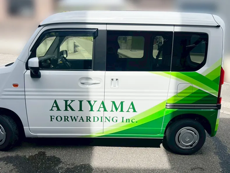 社名を配置したカーラッピングデザイン｜和歌山県