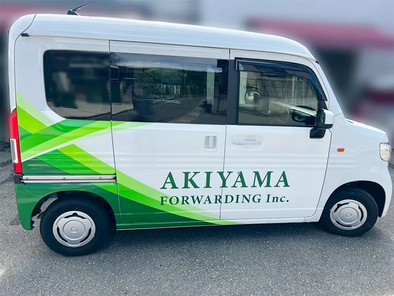 社名を載せコーポレートカラーでデザインしたカーラッピング｜和歌山県
