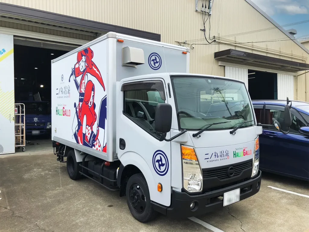 トラックのカーラッピング